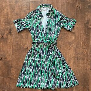Vintage Diane Von Furstenberg Green/Black Abstract 100% Silk Jersey Wrap Dress